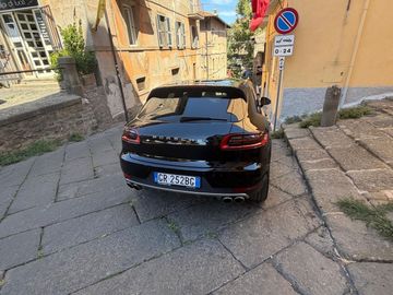 Porsche Macan - 2