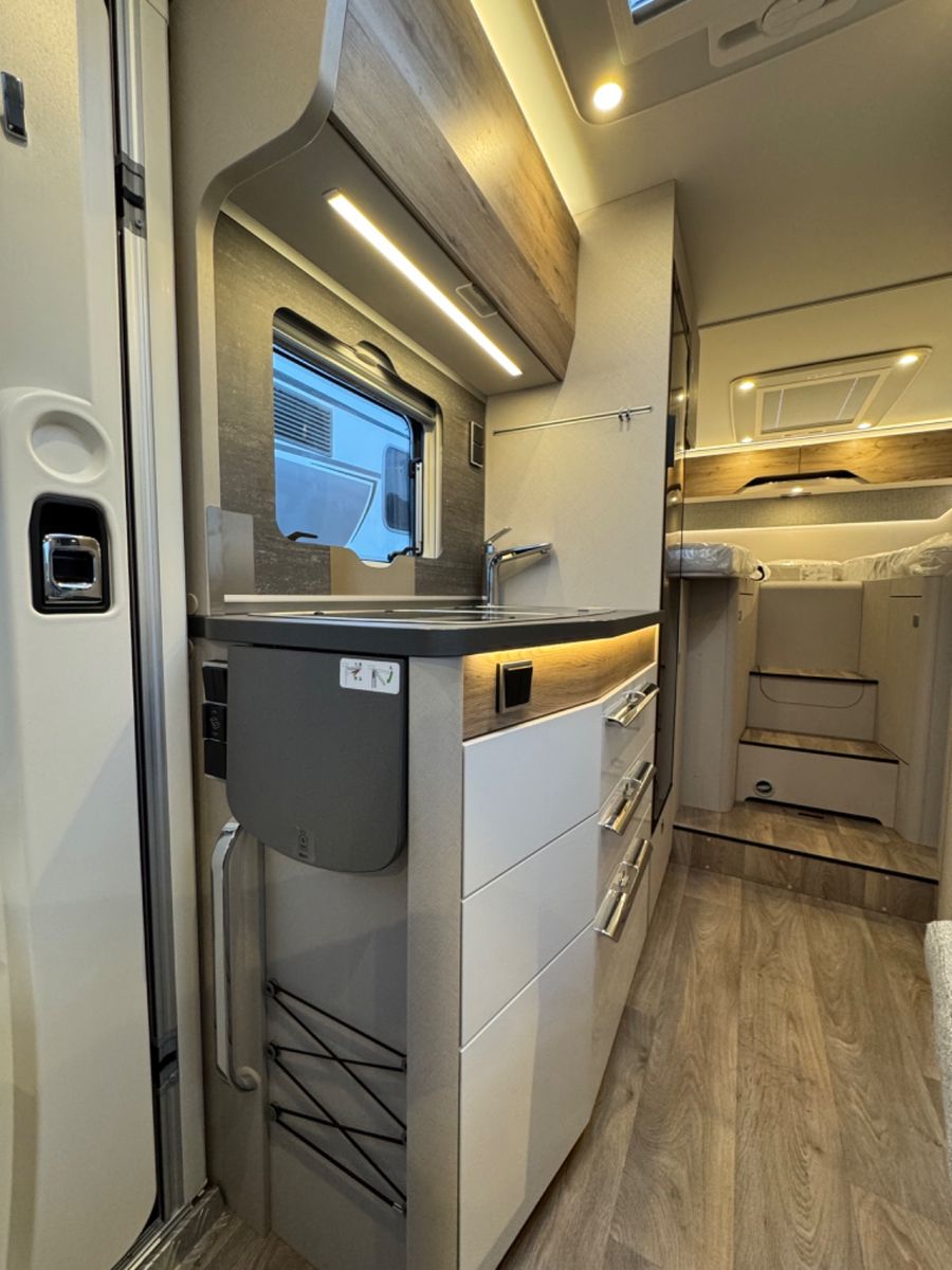 Fahrzeugabbildung HYMER / ERIBA / HYMERCAR Exsis I 580 -Pure - 16.216€ Sparen!