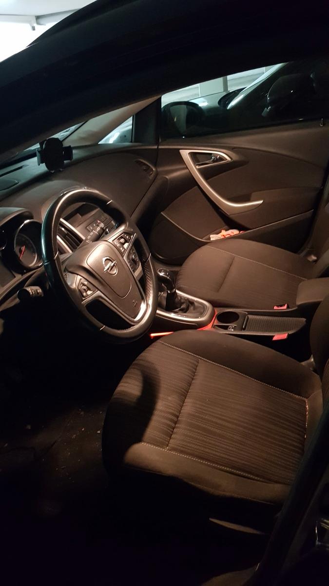 Opel Astra 2011 — photo 6