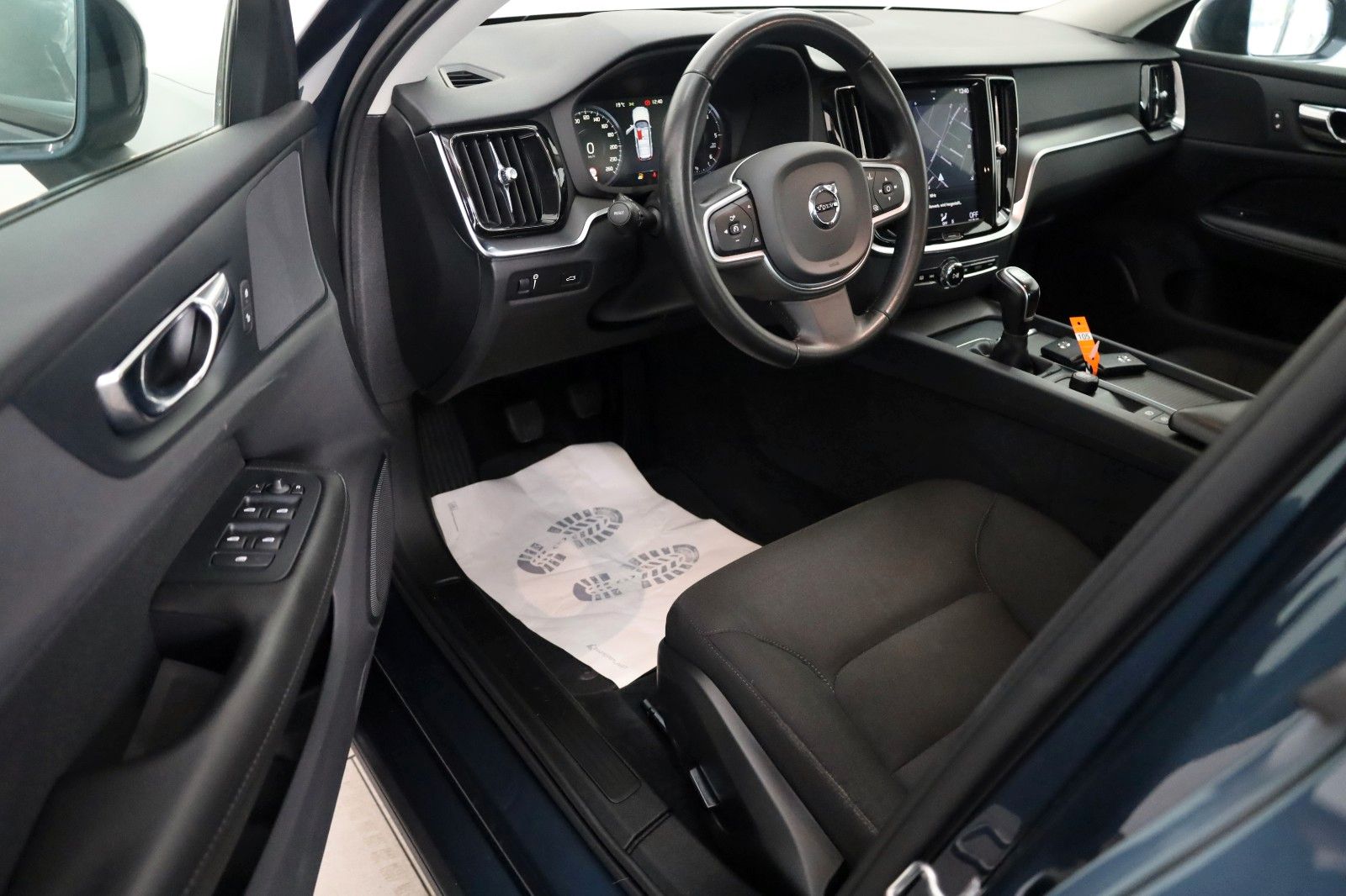 Fahrzeugabbildung Volvo V60 ,Navi,LED, PDC, 2 Zonen-Klima, 1.Hand