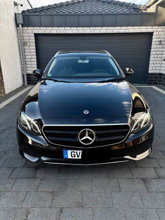 Image of Mercedes-Benz E 200