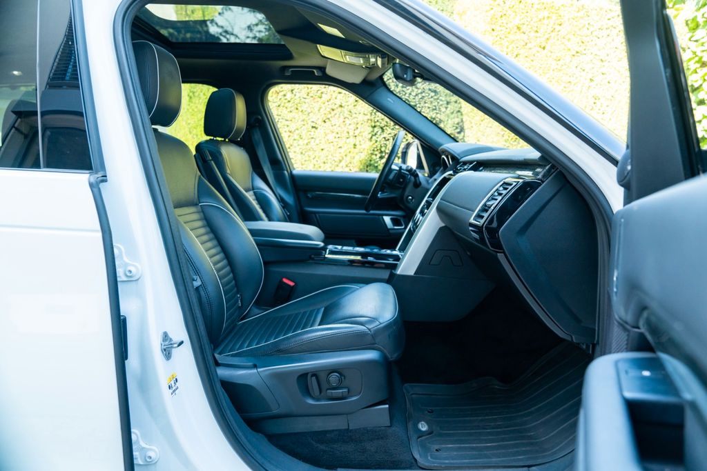 Land Rover Discovery 5 HSE SD4/ 7 SITZER/ 360°/ LED/ PRO Land Rover Discovery 5 HSE SD4/ 7 SITZER/ 360°/ LED/ PRO