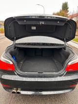 BMW 520i Schwarz E60 - BMW 520: E60
