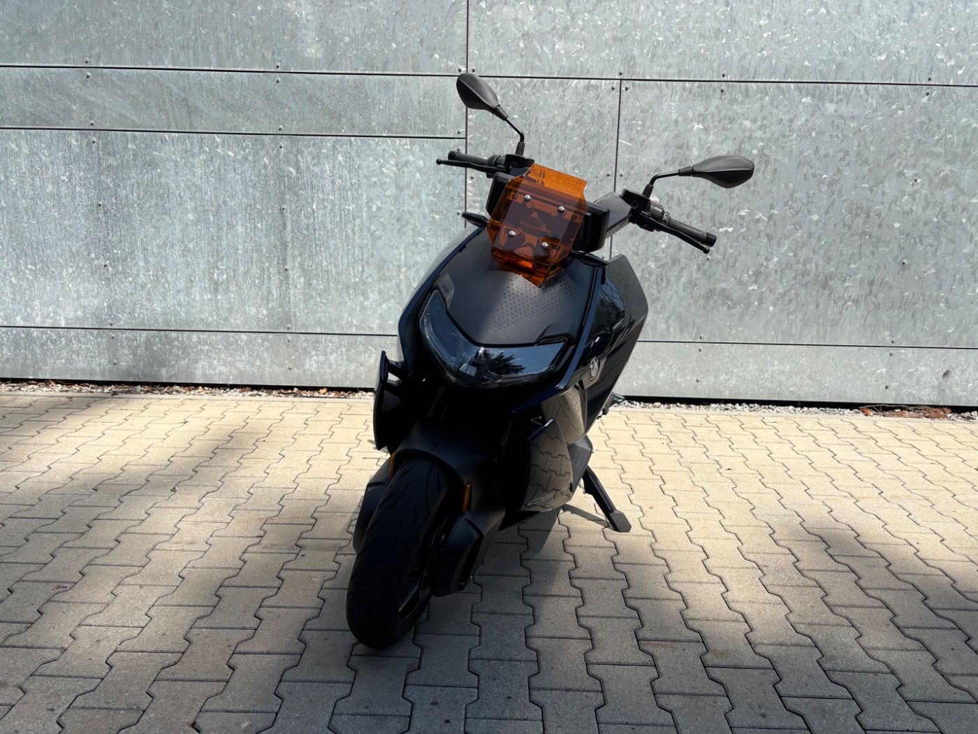 Fahrzeugabbildung BMW CE 04 Avantgarde Schnellladegerät