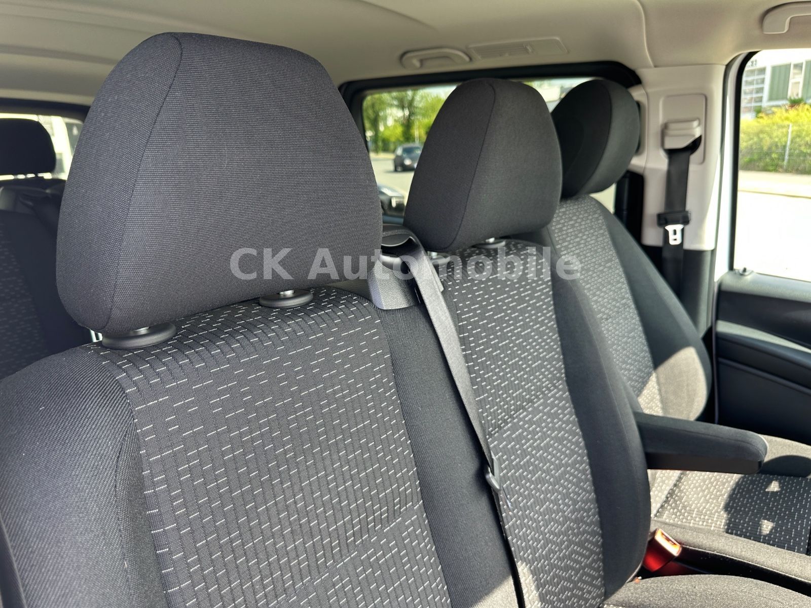 Fahrzeugabbildung Mercedes-Benz Vito Tourer 119 PRO lang/9 Sitze/Navi/LED/Kamera