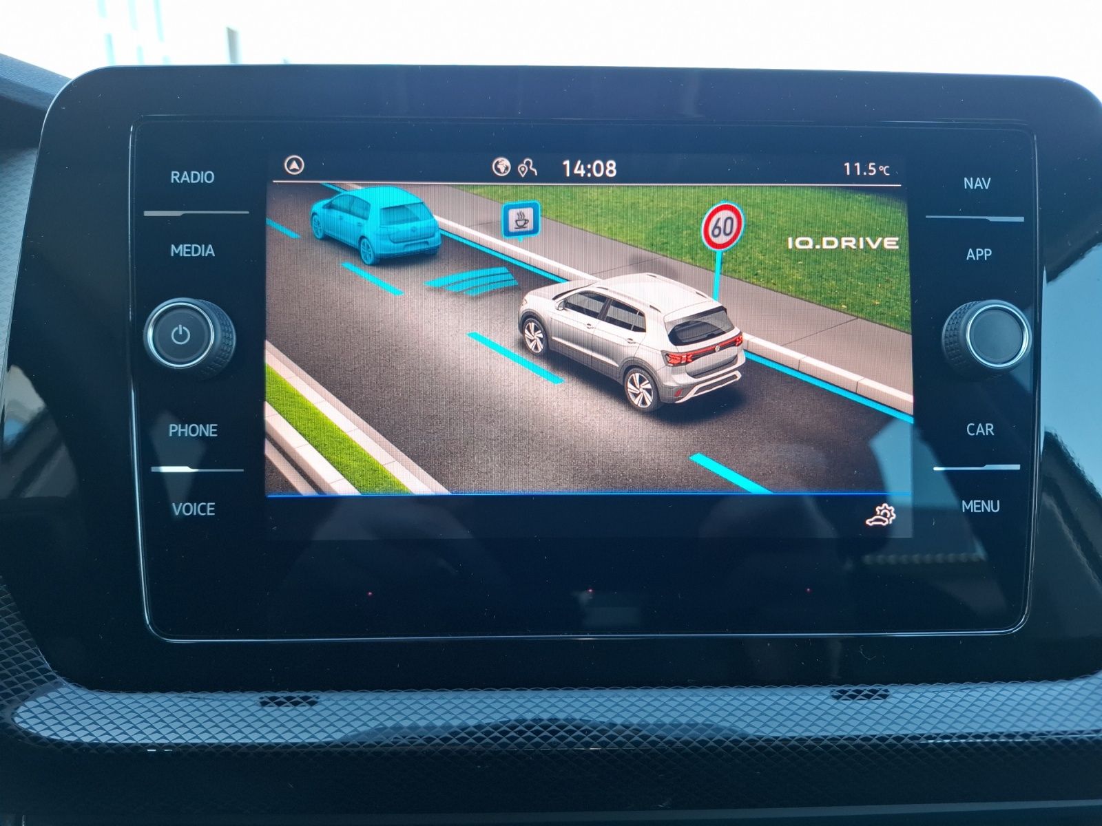 Fahrzeugabbildung Volkswagen T-Cross TSI Life DSG LED Navi AID ACC PDC SH LM