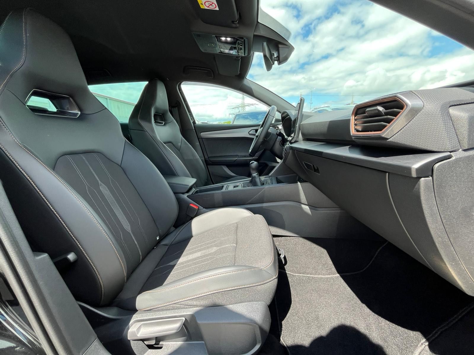 Fahrzeugabbildung CUPRA Leon 1.5 TSI LED*NAVI*APP*SHZ*KAMERA*ACC*MEMORY