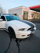 Ford Mustang 3.7 V6 Automatik  sehr gepfl... - Ford Mustang aus 2013: V6