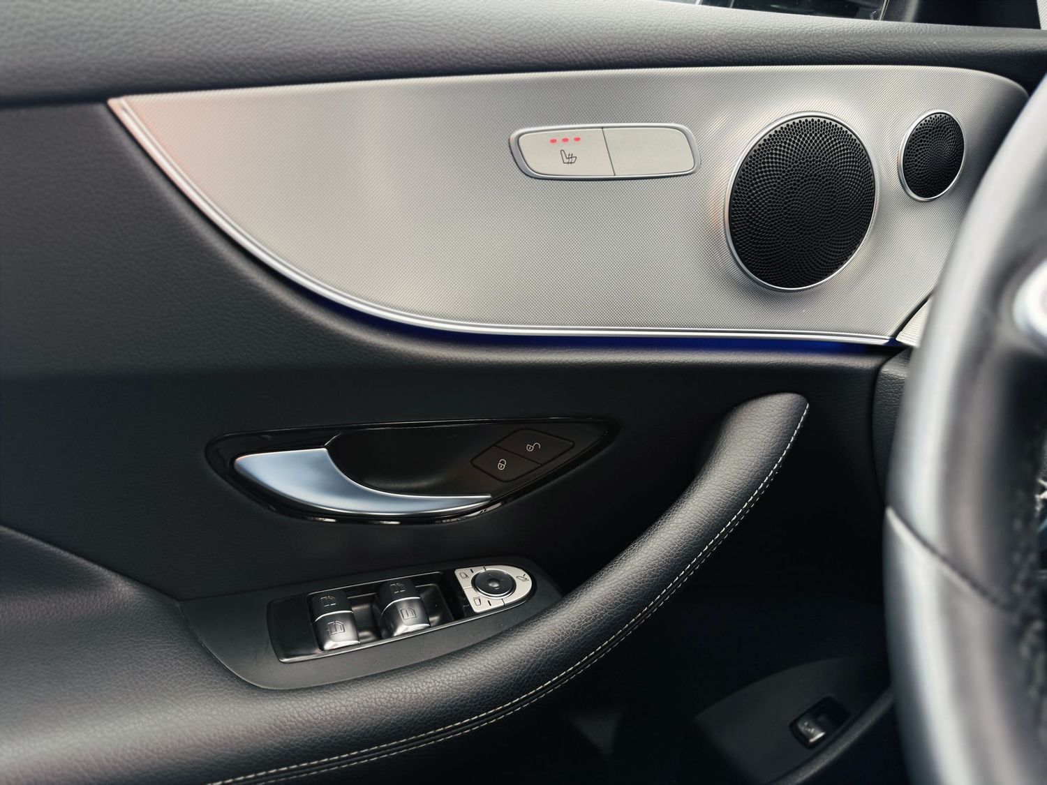 Fahrzeugabbildung Mercedes-Benz E 200 Coupé AVANTGARDE, AHK schw., RFK, Totw., L
