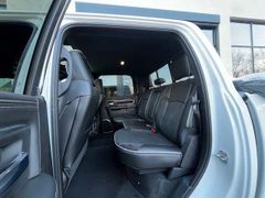 DODGE RAM 3500 Laramie Night Crew Cab 6.7HO 8 Gang