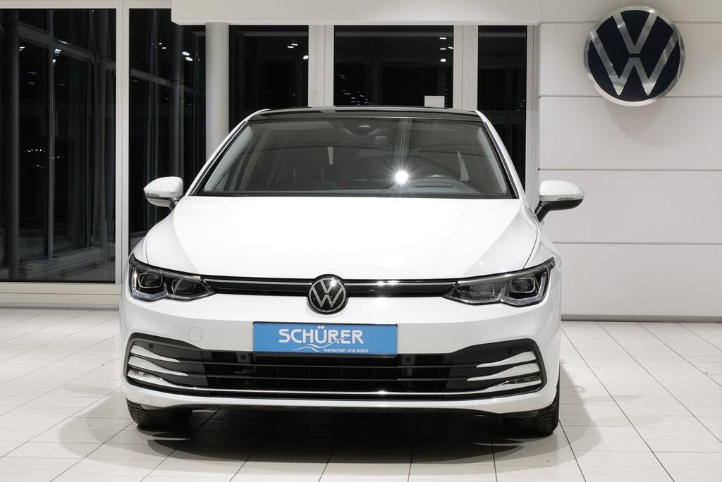 Volkswagen Golf VIII 2.0TDI DSG Active AHK Pano Matrix HuD 