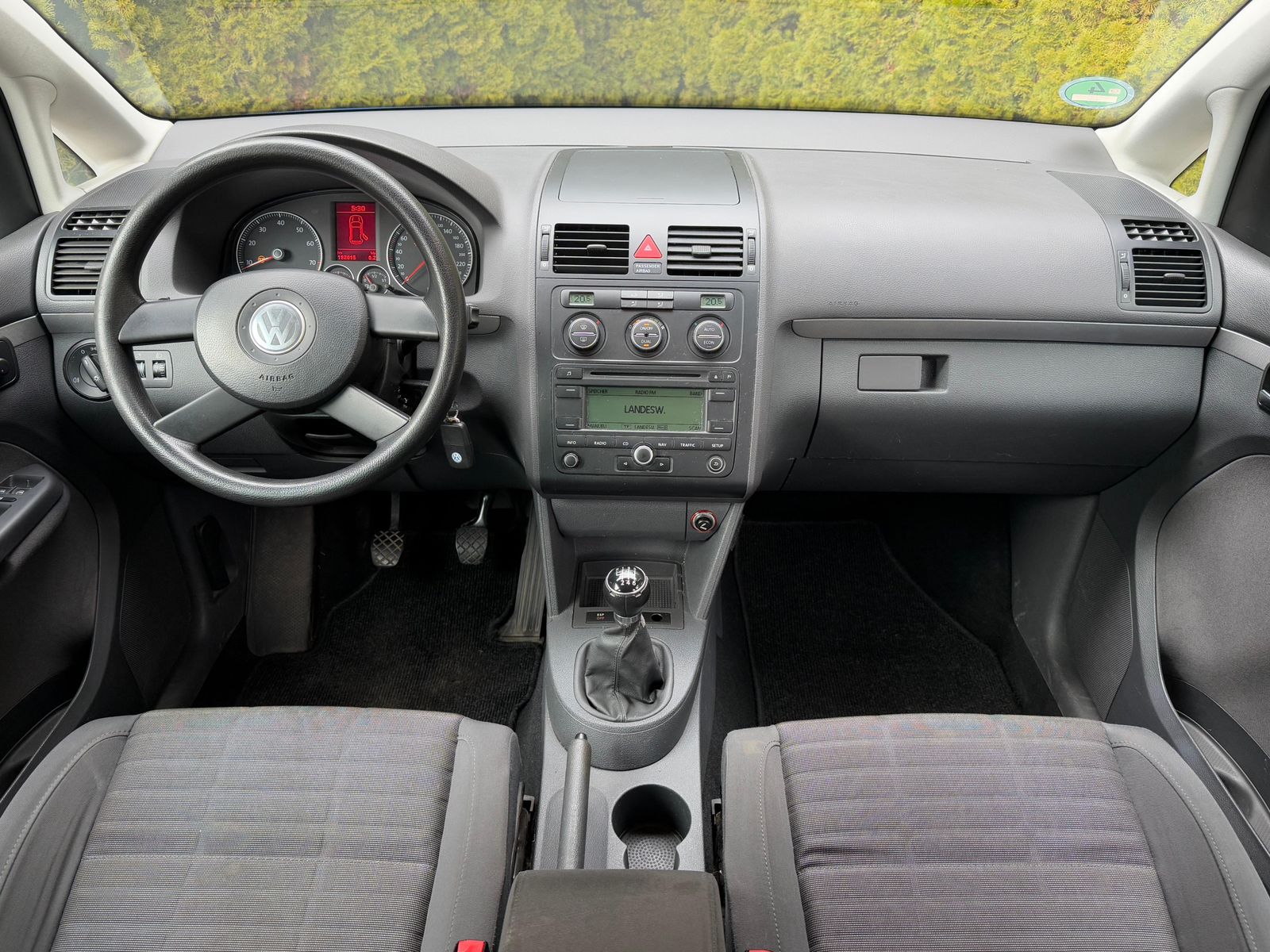 Fahrzeugabbildung Volkswagen Touran 2.0 FSI Goal NAVI+AHK+PDC+TEMP+ALLWETTER+