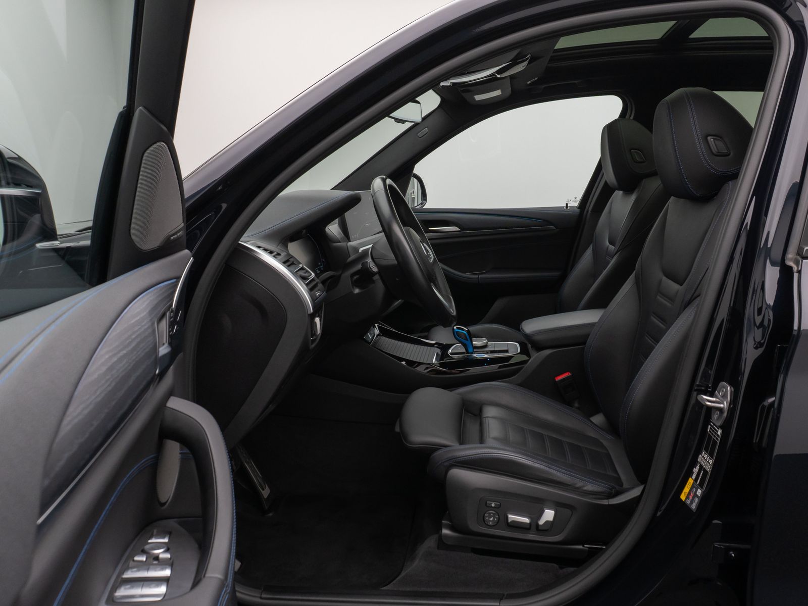 Fahrzeugabbildung BMW iX3 Impressive M Sport Panorama 360°HUD DAB H/K