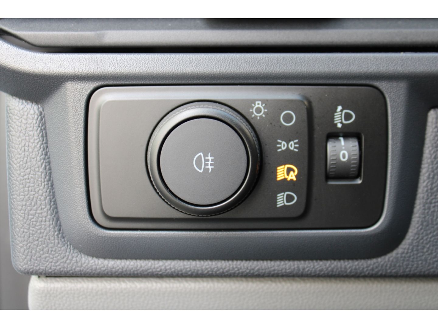 Fahrzeugabbildung Ford Transit Custom 320 L1 Trend LED GRA PDC RFK AHK
