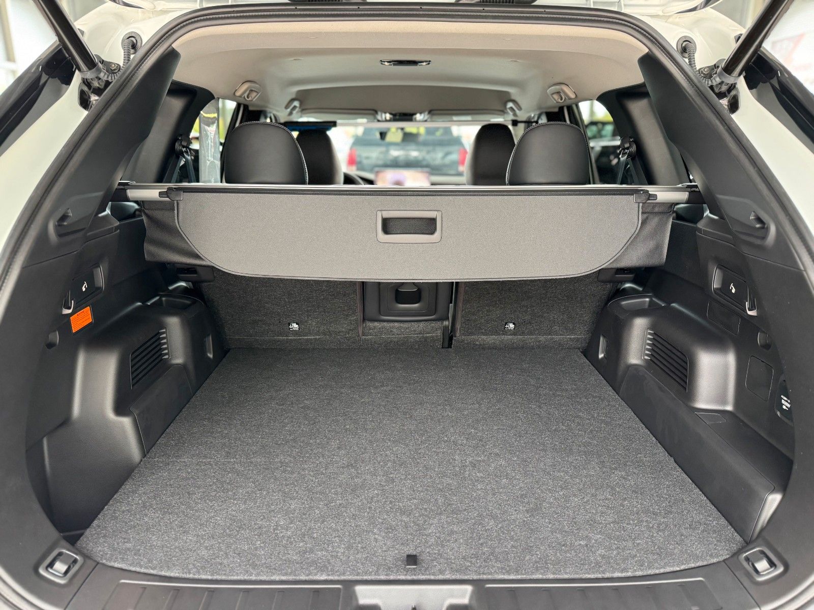 Fahrzeugabbildung Mitsubishi Plug-in Hybrid Outlander Intro Edition