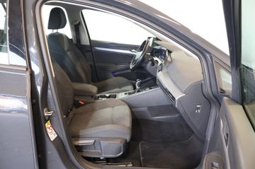 Volkswagen Golf VIII 2.0 TDI Life AID+ACC+CARPLAY+LED+ALU