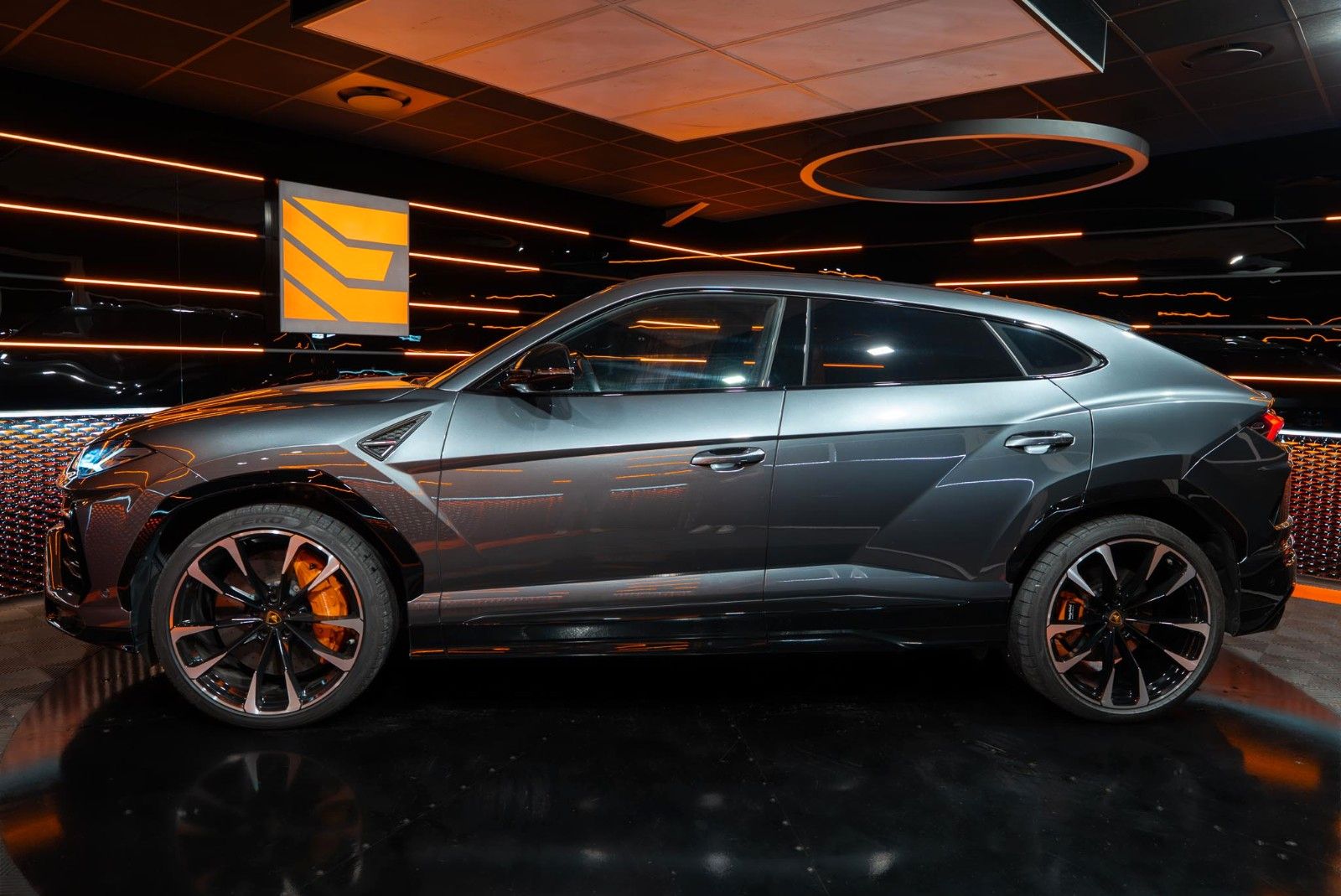Lamborghini Urus*Sunroof*HUD*Bang&Olufsen*Heat&ventil seats imagem 2