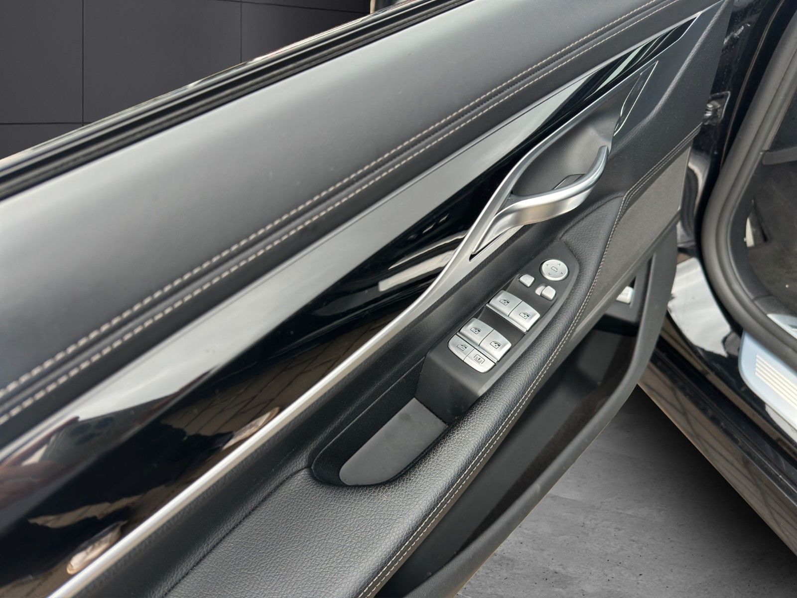 Fahrzeugabbildung BMW 730 d xDrive *M Sport*Schiebedach*H&K*Softclose*