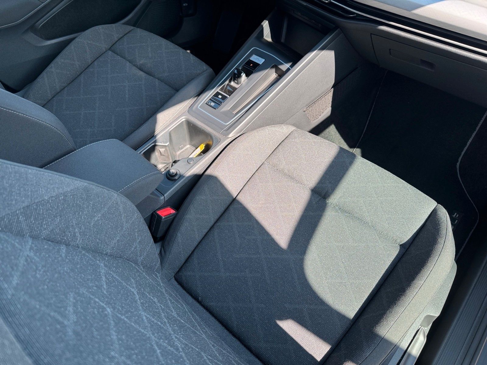 Fahrzeugabbildung Volkswagen Golf VIII Lim. Life 1.0 eTSI