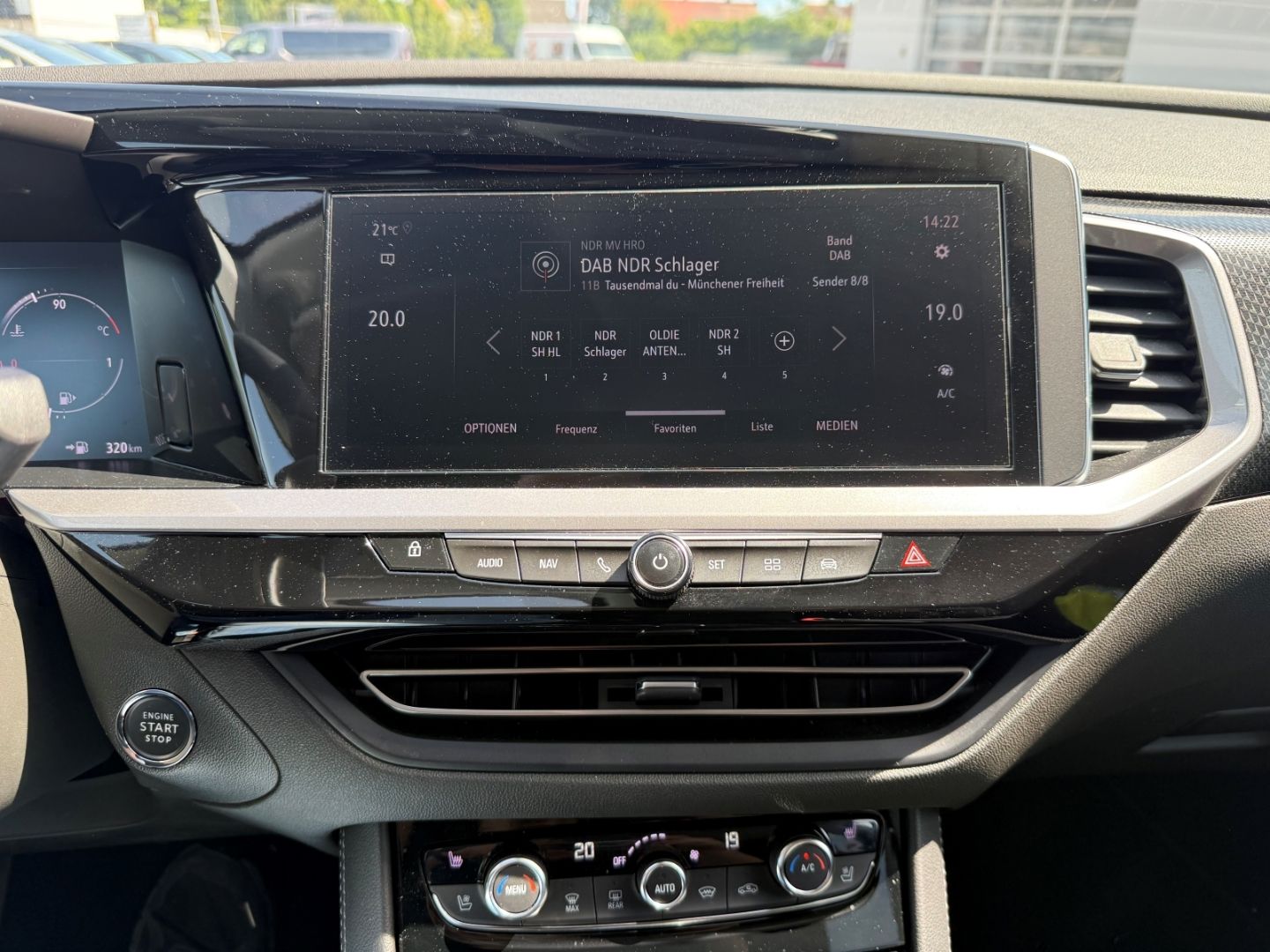 Fahrzeugabbildung Opel Grandland Ultimate 1,2T Navi+Leder+Sitzbelüftung
