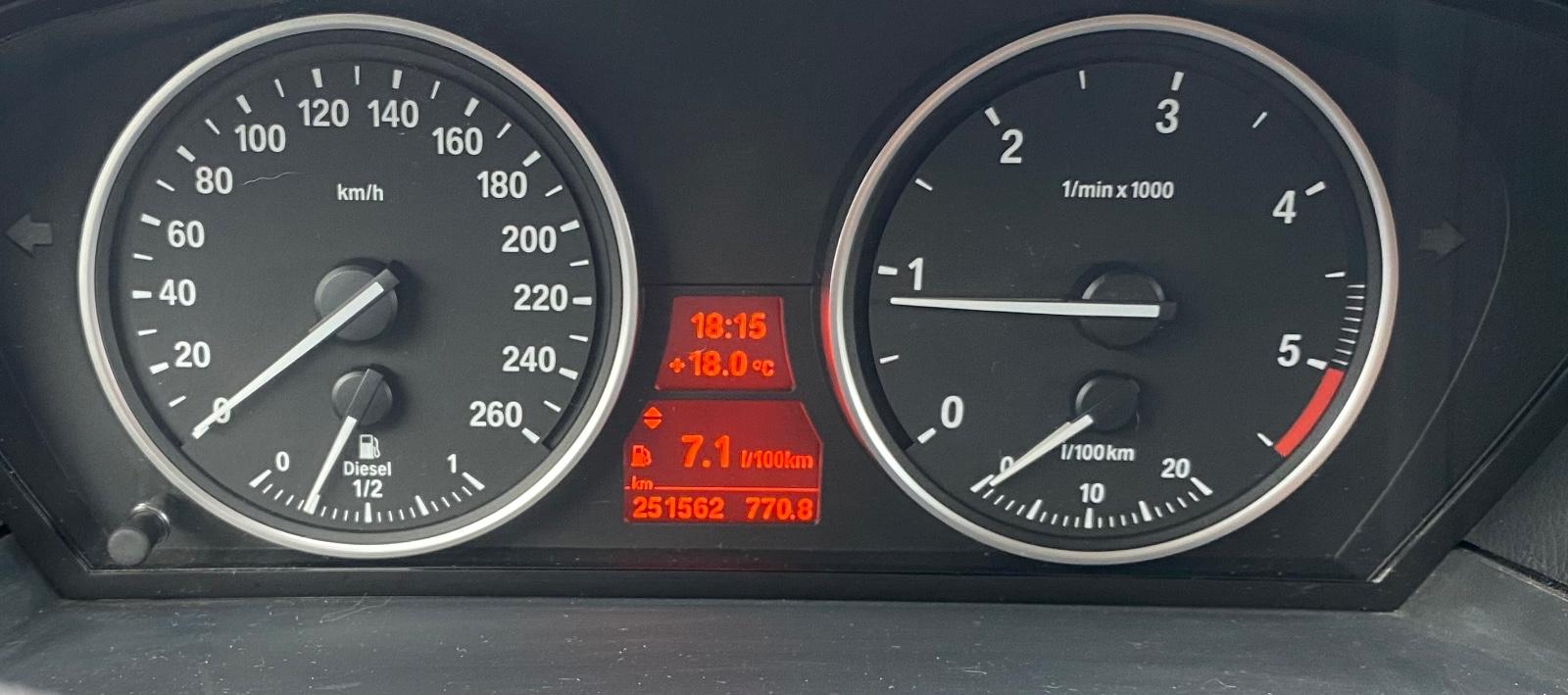 BMW 520 2010 — photo 11