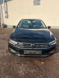 Volkswagen Passat - 1
