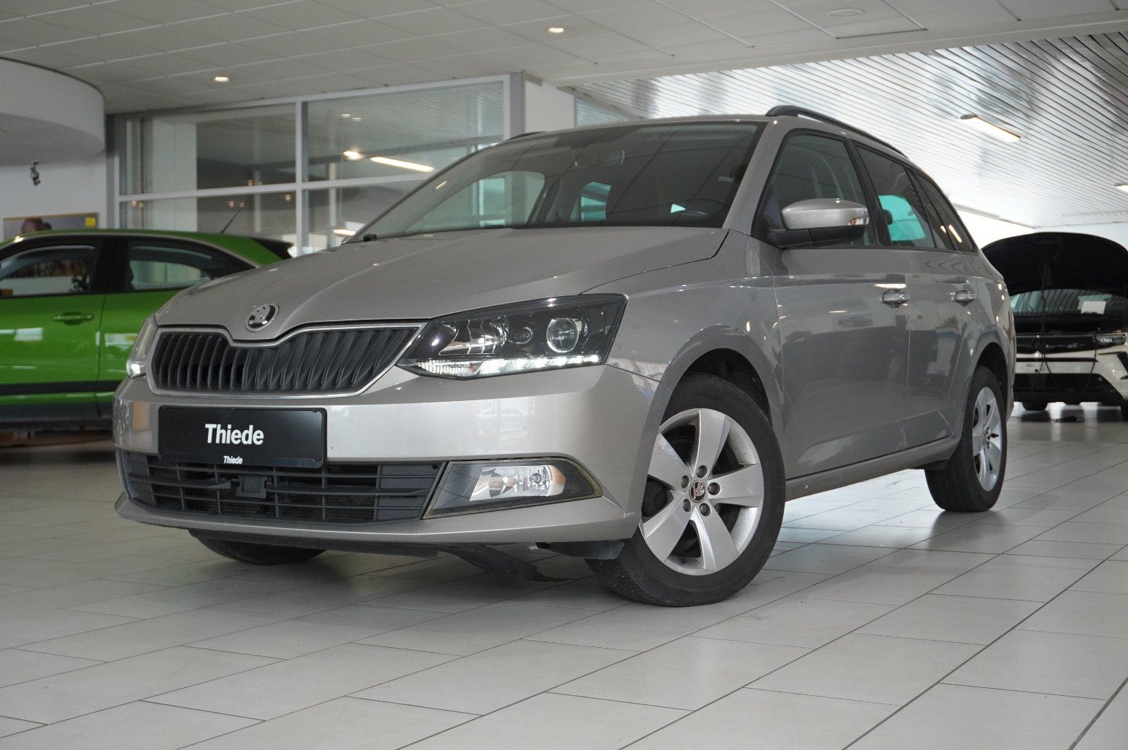 Fahrzeugabbildung SKODA Fabia Combi 1.2 STYLE LED/PDC/KLIMA/SH/USB/NEBEL