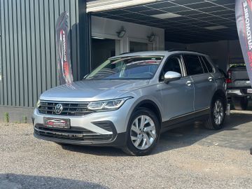 Volkswagen Tiguan - 1