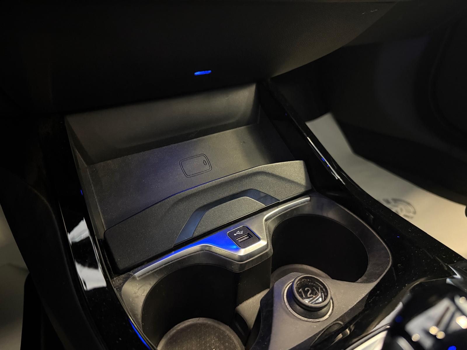 Fahrzeugabbildung BMW 220i Gran Coupe xDrive M Sport/1. Hand / KAMERA