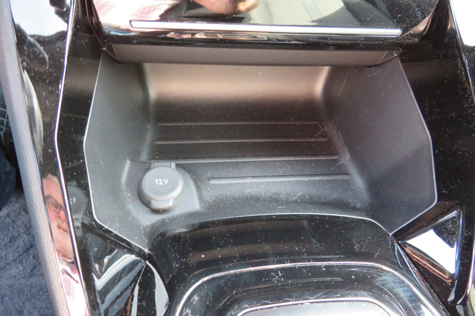 Fahrzeugabbildung Peugeot 2008 e- ALLURE NAVI GRA APP-CON SITZH. PDC 1.HD