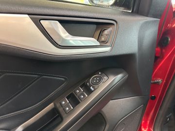 MYAUTOCENTER – Gebraucht- und Jahreswagen mit Werkstattservice in Pfaffenhofen Ford Focus Lim. *Pano*Kamera*AHK*LED*