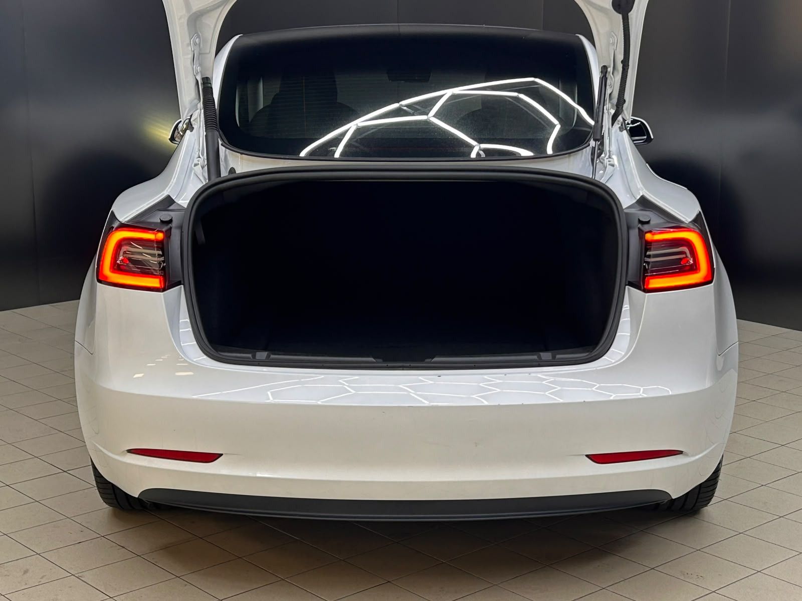 Fahrzeugabbildung Tesla Model 3 Long Range Dual AWD PANO+LED+NAVI+KAM+WP