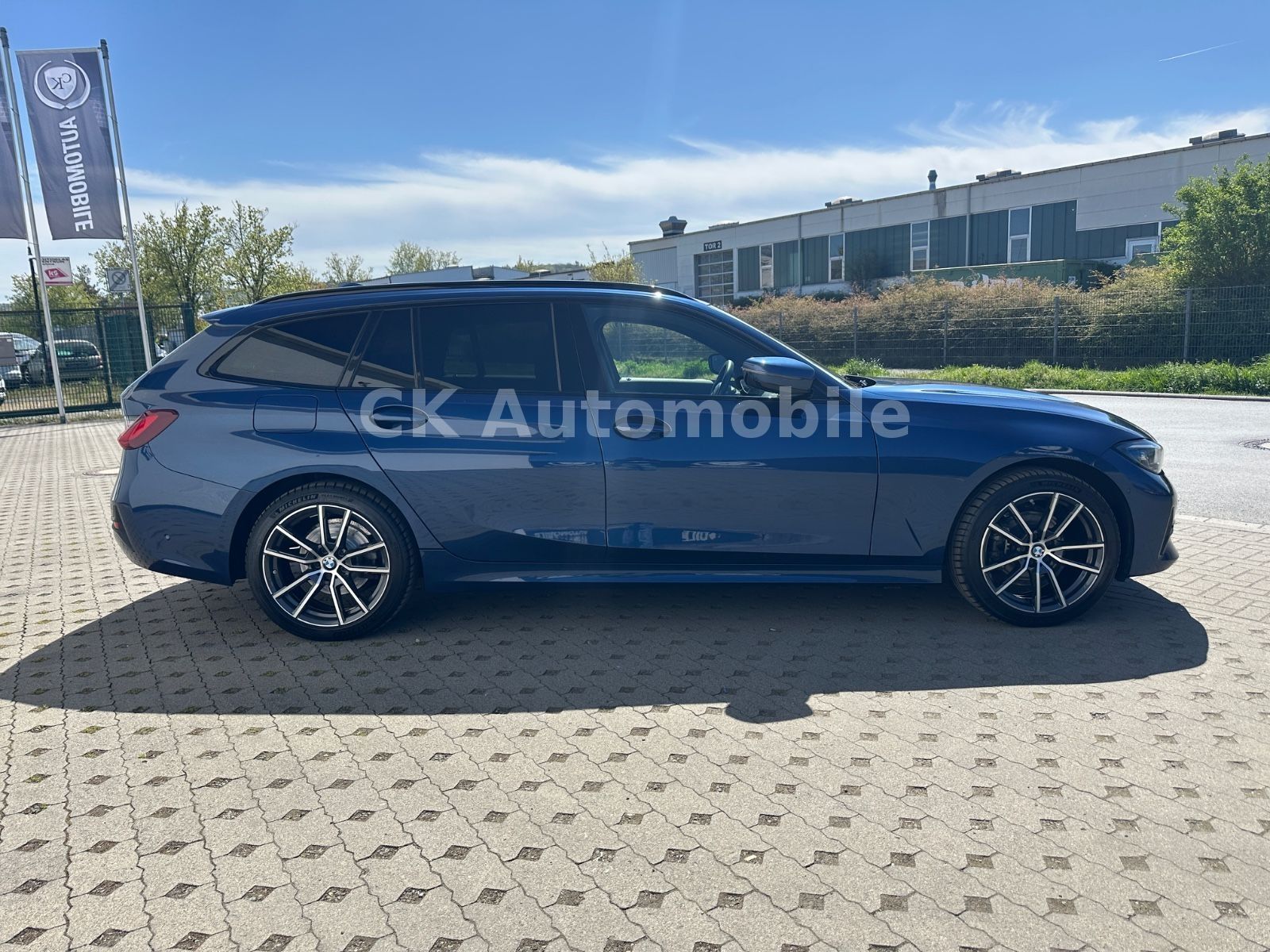 Fahrzeugabbildung BMW 318d Touring Sport-Line/Shadow-Line/Navi/Laser