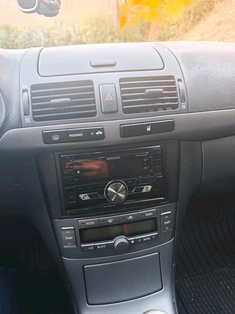 Toyota Avensis 2007 — interior
