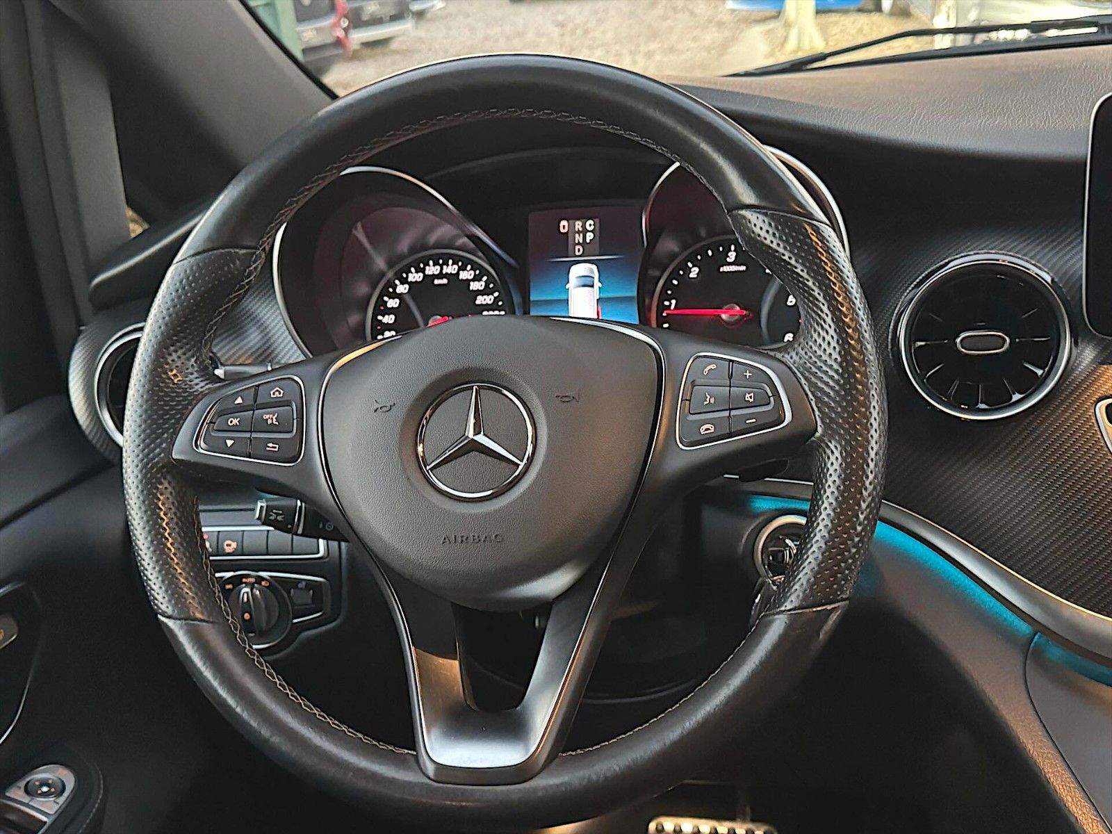 Fahrzeugabbildung Mercedes-Benz V 300d AMG Night EXCLUSIVE 4MATIC lang *Pano*ACC