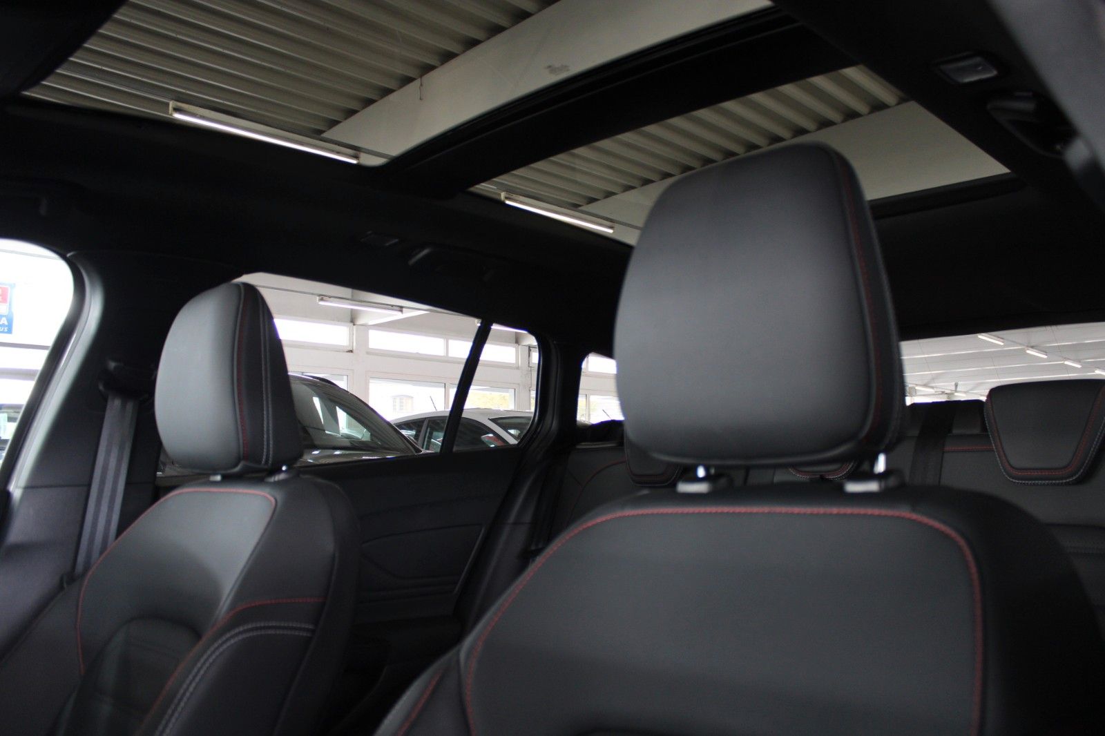 Fahrzeugabbildung Ford Focus ST-Line X Aut. LED ACC Leder Pano HUD Wint