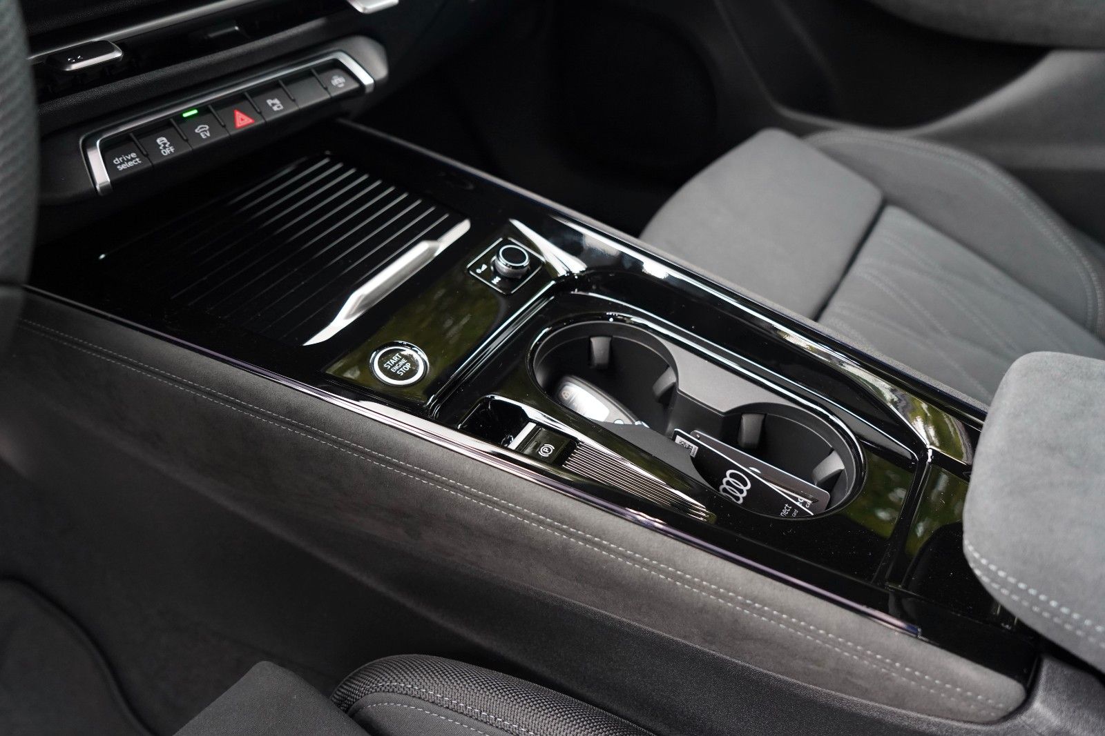 Audi Q3 SUV e-hybrid AHK S-LINE PANO TECH PRO MATRIX foto 10