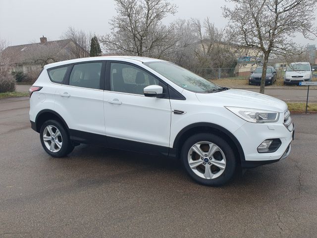 Ford Kuga Titanium Navi Rückfahrkamera Euro 6 AHK