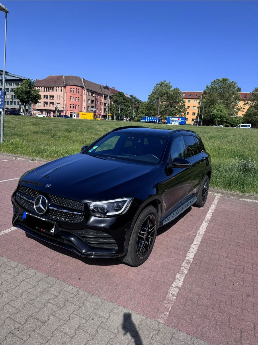 MERCEDES-BENZ GLC 300 de 4M AMG NIGHT KEYLESSGO+PANO+360+TRITT