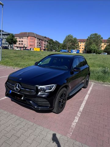 MERCEDES-BENZ GLC 300 de 4M AMG NIGHT KEYLESSGO+PANO+360+TRITT