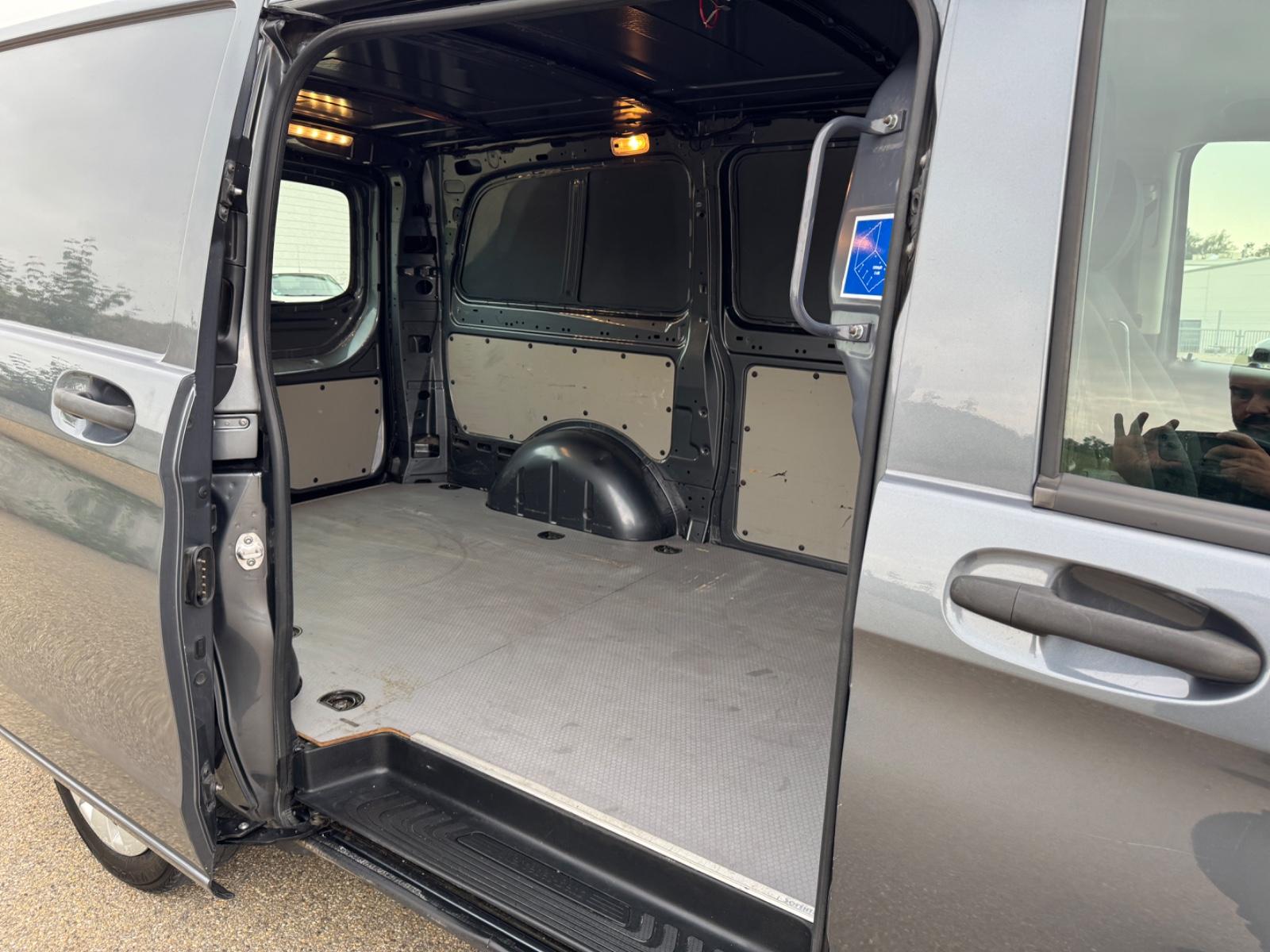 Mercedes-Benz Vito Kasten 114 CDI RWD lang *Navi-AHK-SHZ*
