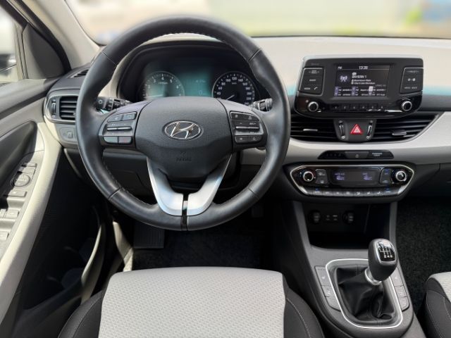 Fahrzeugabbildung Hyundai i30 Trend 1.4 +KLIMA+PDC+SHZ+BT+TEMPOMAT+RADIO+U