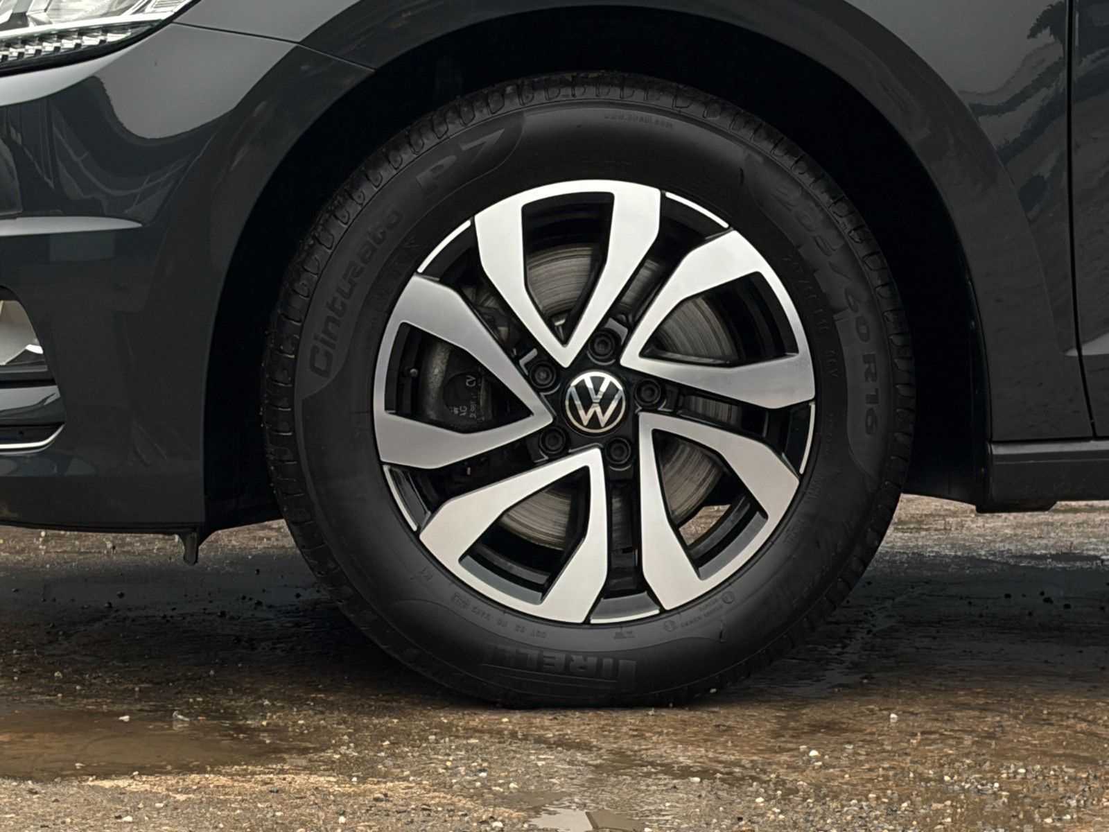 Fahrzeugabbildung Volkswagen Touran 1.5 TSI DSG Active Kamera ACC LED LHZ SHZ