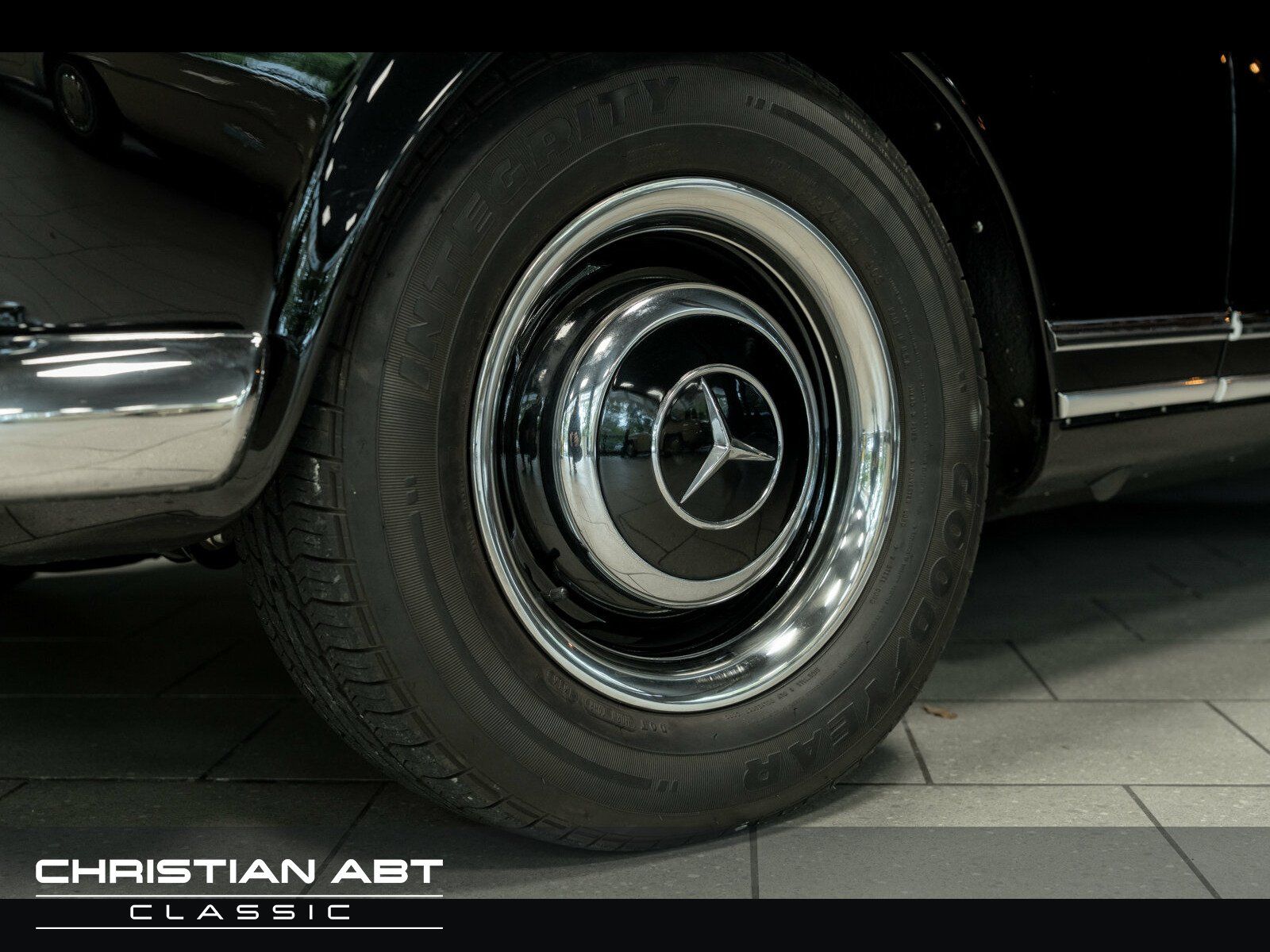 Fahrzeugabbildung Mercedes-Benz SL 230 W113 Pagode restauriert