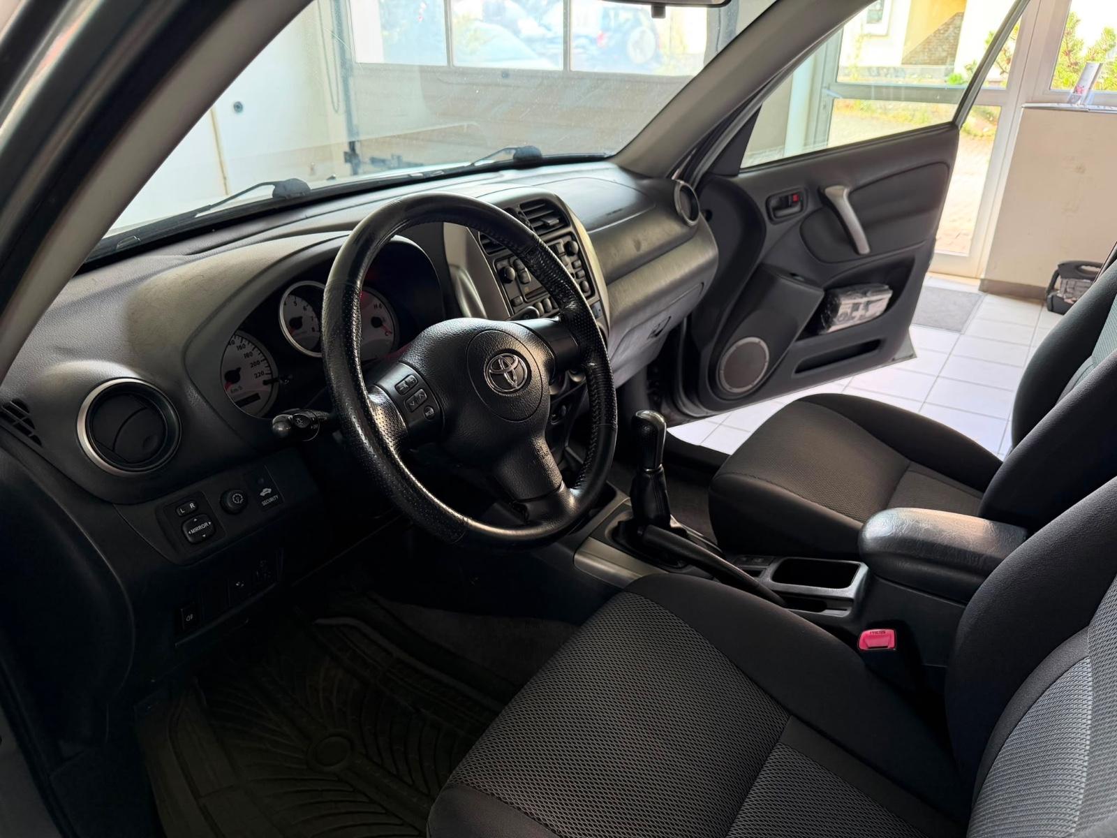 Toyota RAV4 2.0 VVT-i 150 ch 4x4 Sol • Attelage • Radar de recul
