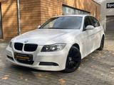 BMW 320i LIM./1.HAND/AUTOMATIK/KLIMAAUTO/PDC//GEPFL - BMW 320 aus 2005: 320i
