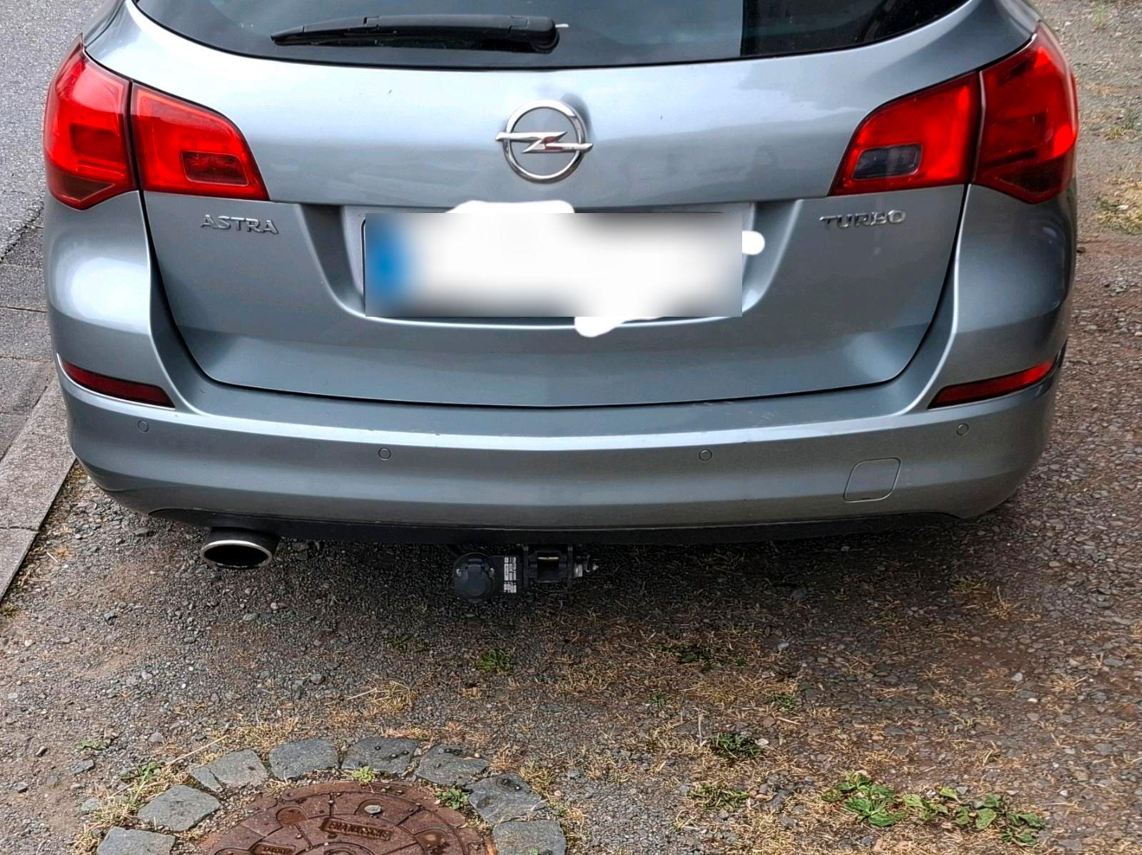Opel Astra 2011 — photo 11