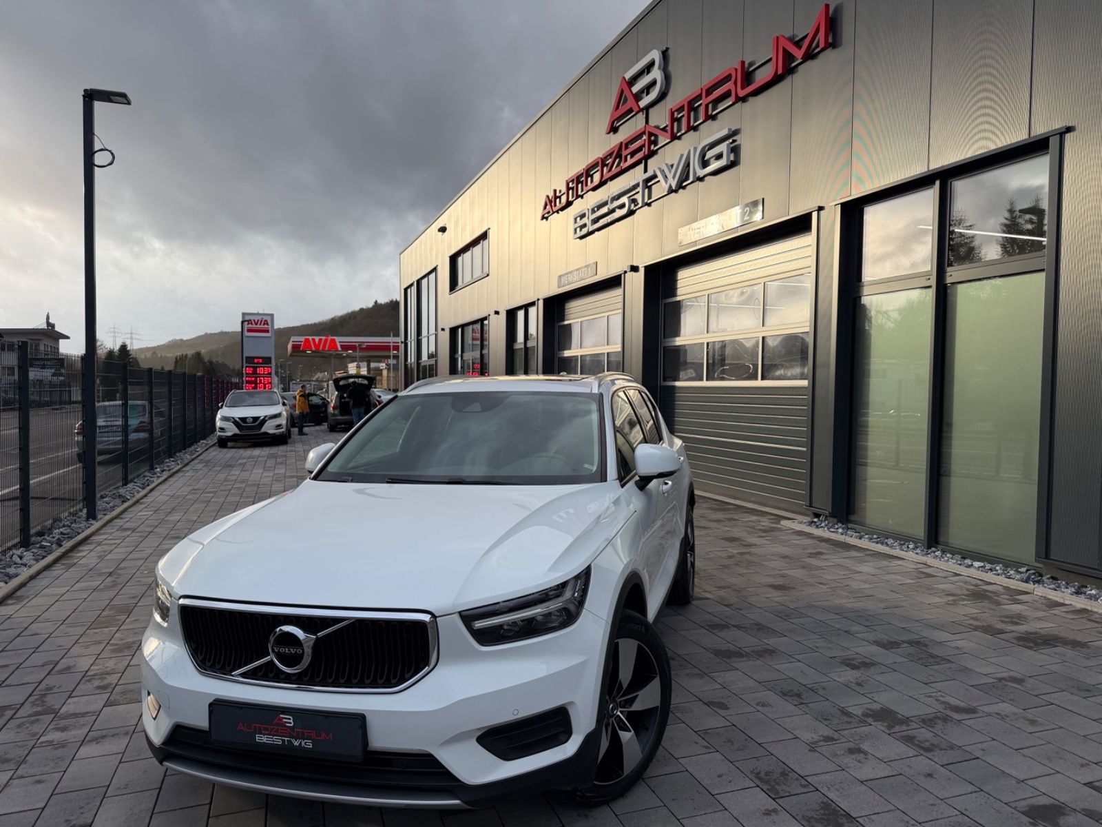 Volvo XC40 Momentum Pro*8-FACH*AHK*KAMERA*PDC*TOP