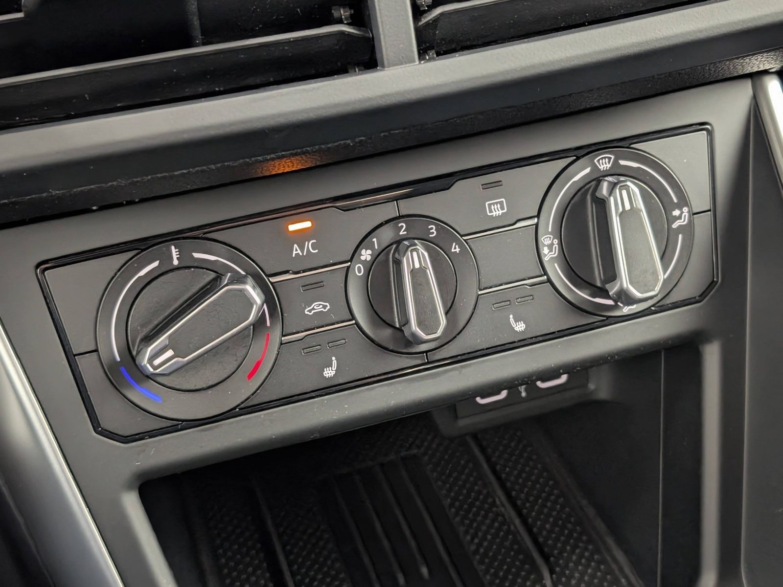 VW Polo 1.0 Life Klimaanlage LED SHZ Allwetter – Bild 18
