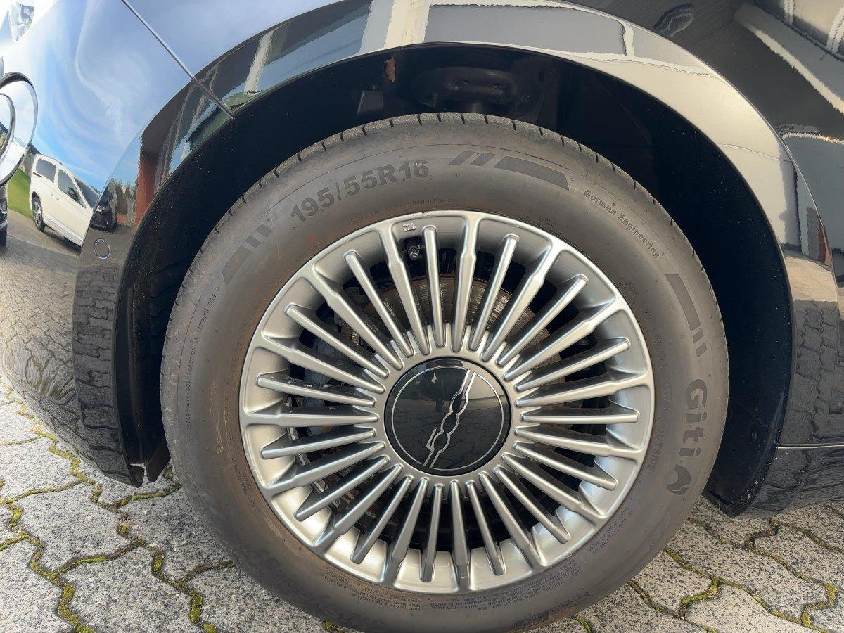 Fiat 500e 42kWh LED,SHZ,RFK,CarPlay,LM,Spurhalteass.